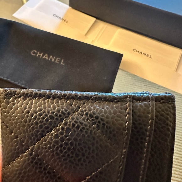 CHANEL Quilted Black Card Holder - Picture 15 of 16